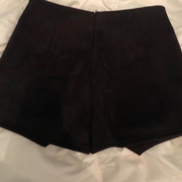 suede skort - Picture 2 of 2
